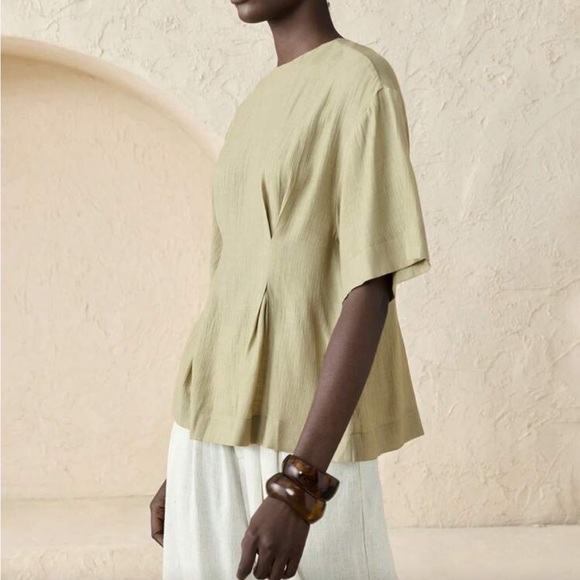 Light green cinched pleated waist tapered short sleeve flowy peplum top - Picture 4 of 5